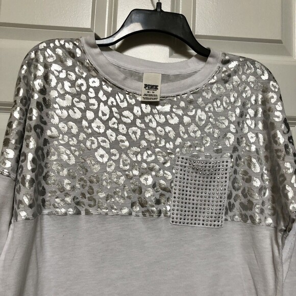 PINK VICTORIA'S SECRET WHITE/SILVER LOEPARDO PRINT SHIRT SIZE XS LONG SLEEVES - Picture 6 of 7